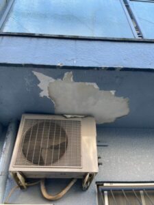 川越市にて雨漏り修理に伴う外壁塗装・ベランダ防水　施工前
