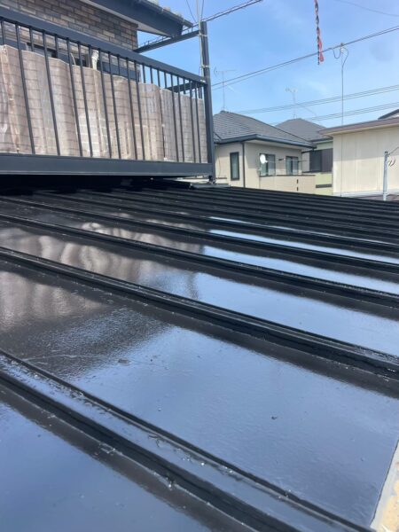 川越市にて屋根塗装〈トタン屋根の修理・塗装メンテナンス＞の施工後写真