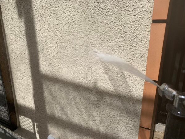 川越市にて屋根修理に伴う外壁塗装工事の施工前写真